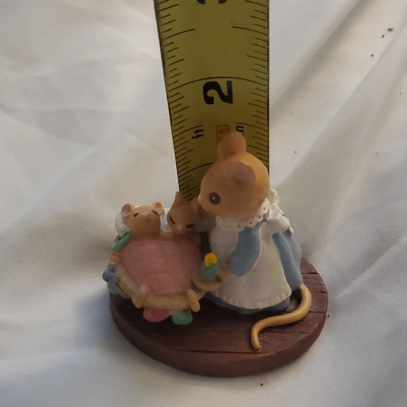 Forest Friends Mice All Tucked In Mom & Babies Sleeping in Walnut Shell AVON - Picture 7 of 11